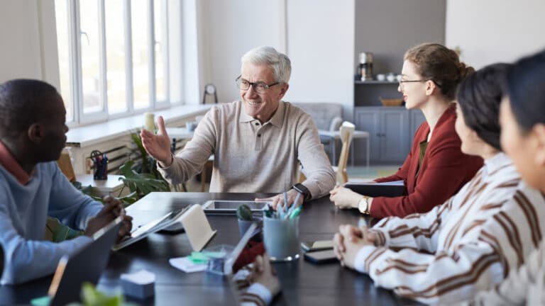 Generationenwechsel im Familienunternehmen: Interim Manager als Brücke zwischen den Generationen